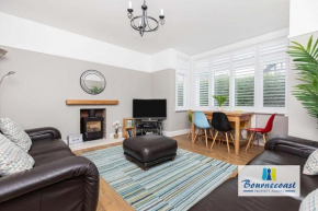 Bournecoast: Spacious flat near beach/shops-FM9582